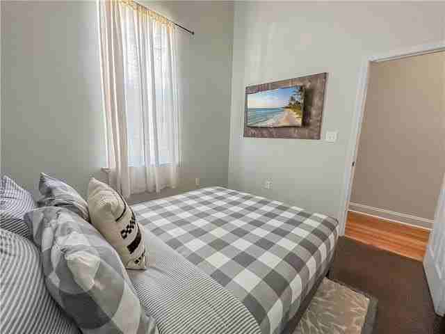 2033 Jackson Ave - Photo 6 of 10
