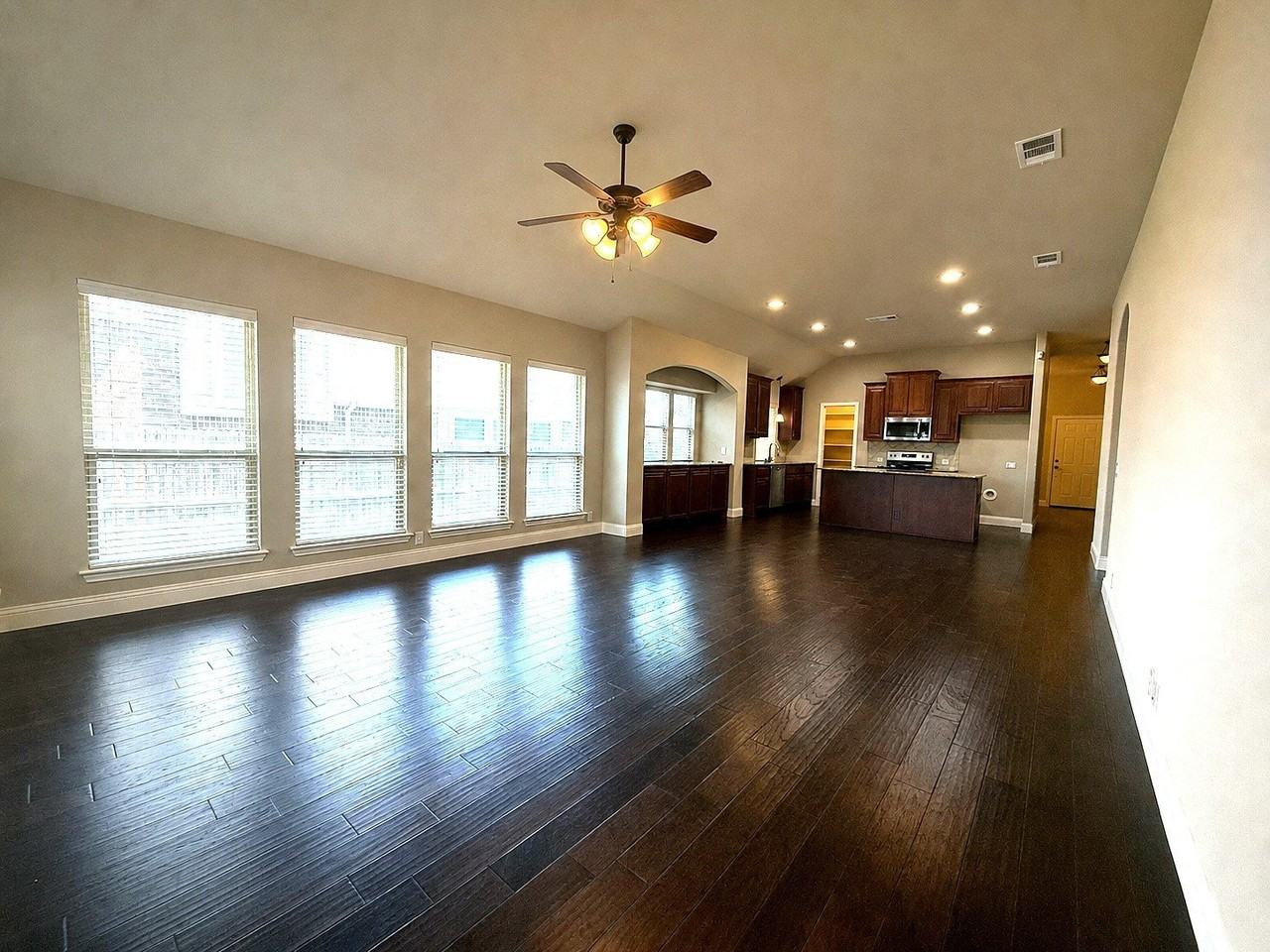 1109 Abbey Ln - Photo 2 of 27