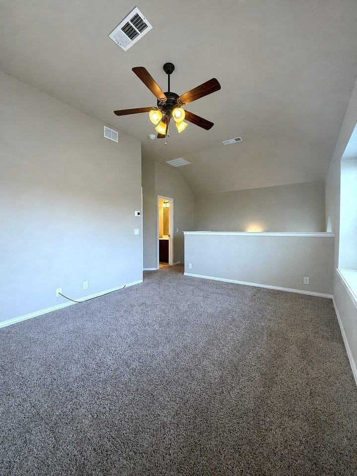1109 Abbey Ln - Photo 6 of 27