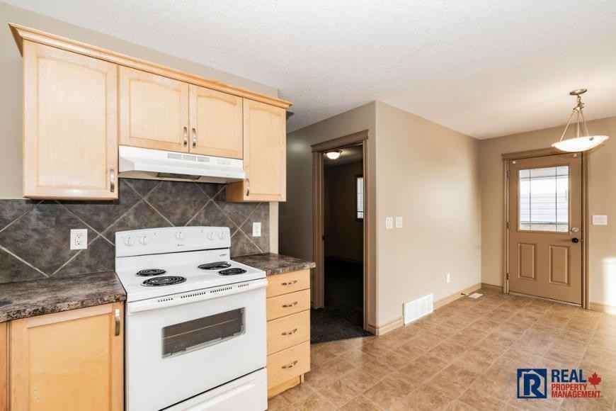 190 Pinnacle Dr - Photo 3 of 10