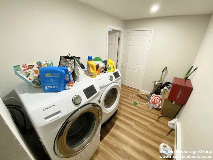 195 Sydney St - Photo 3 of 10