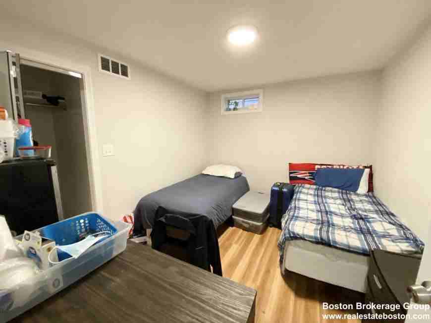 195 Sydney St - Photo 5 of 10