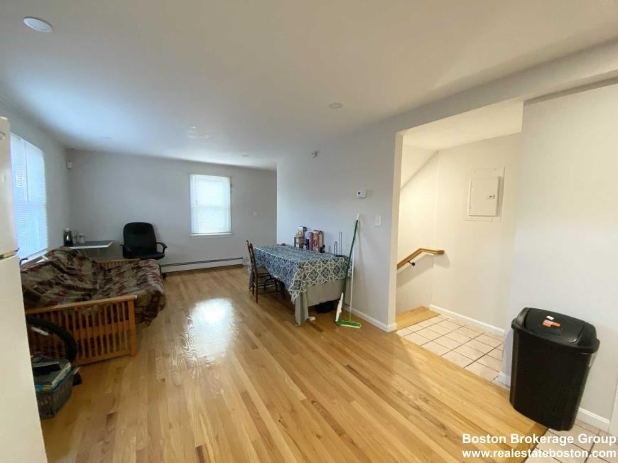 195 Sydney St - Photo 6 of 10