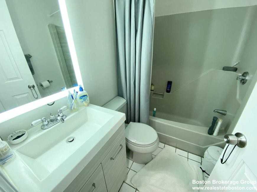 195 Sydney St - Photo 7 of 10