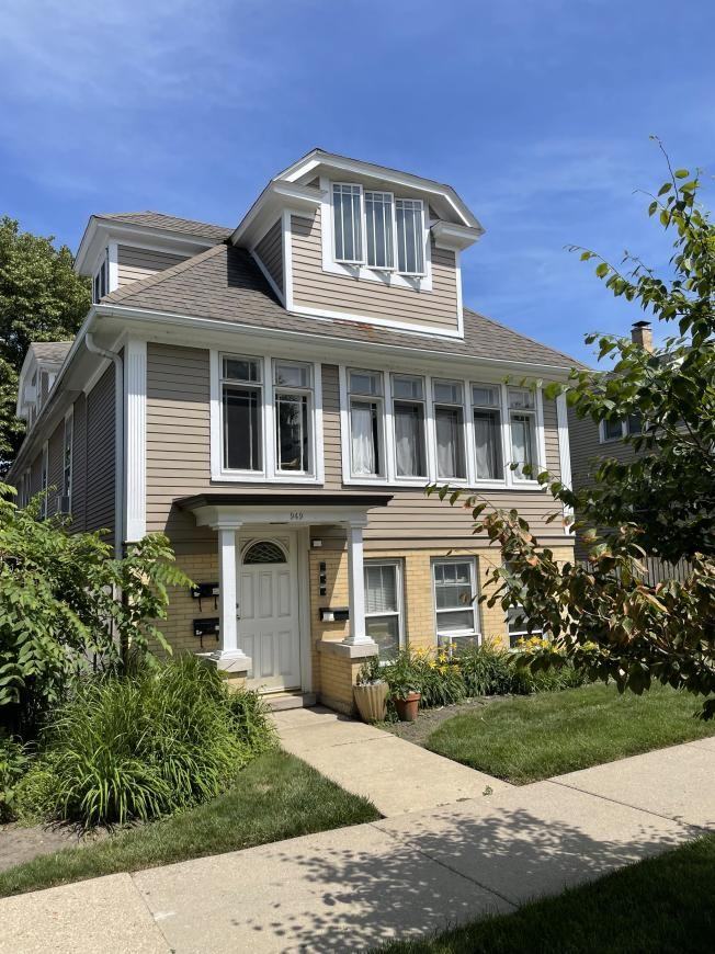 949 Sherman Ave - Photo 2 of 10