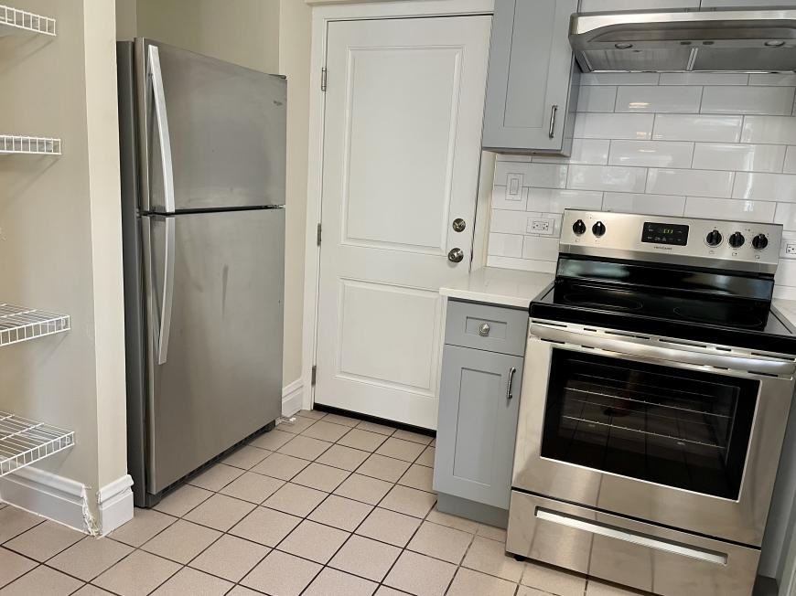 949 Sherman Ave - Photo 4 of 10