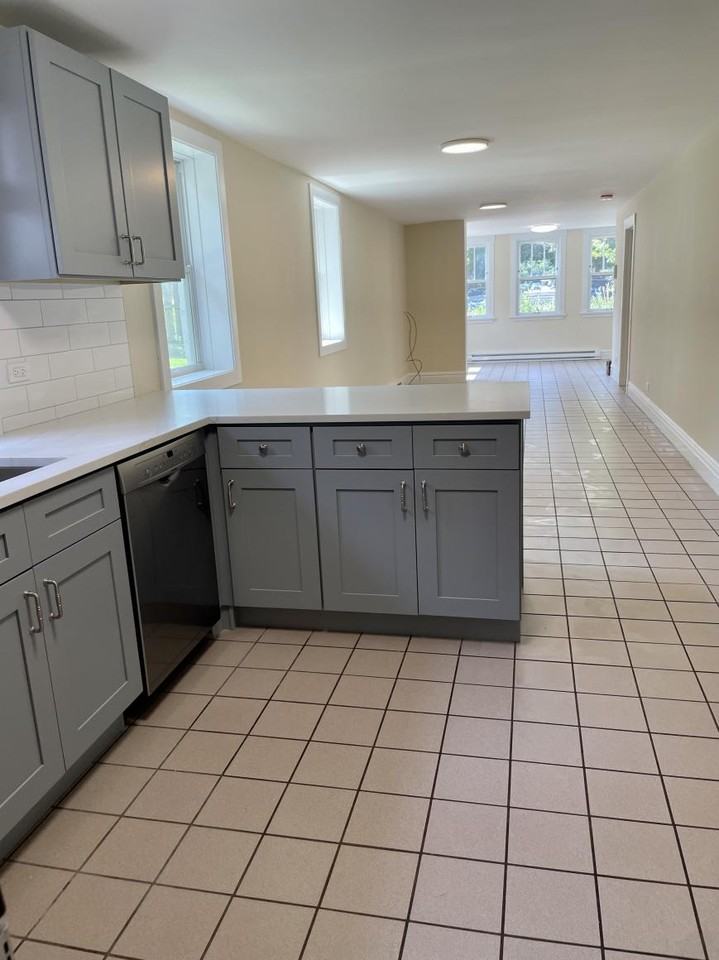 949 Sherman Ave - Photo 6 of 10