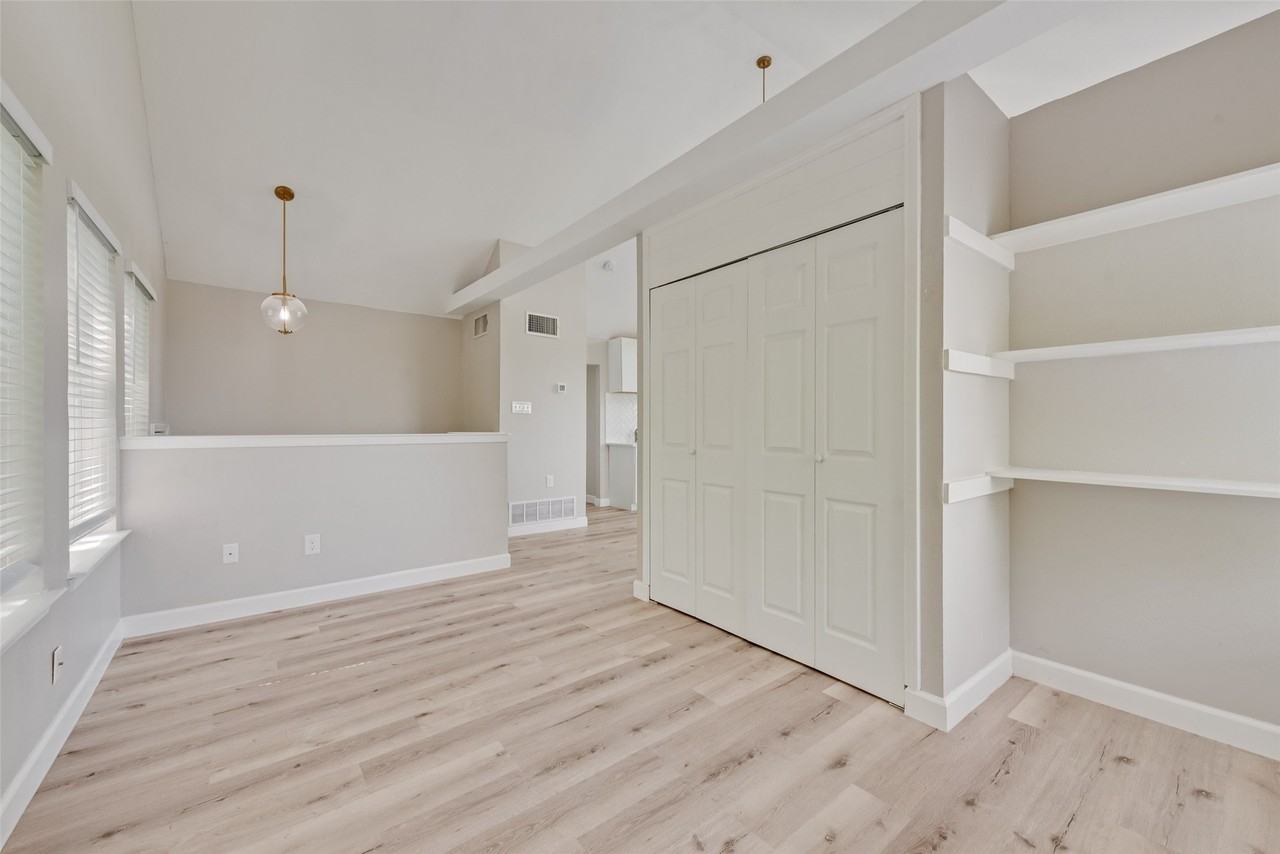 1803 Old Oak Dr - Photo 5 of 10