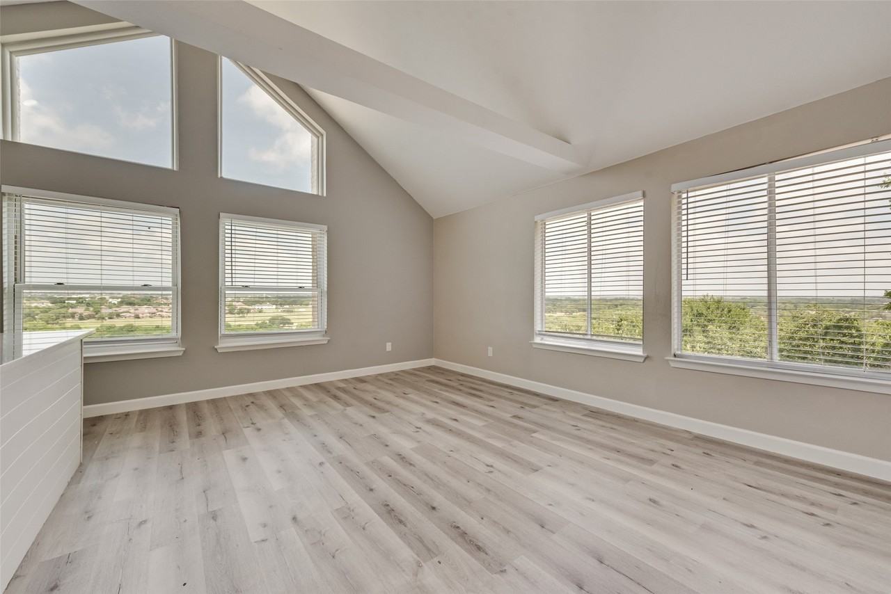 1803 Old Oak Dr - Photo 6 of 10