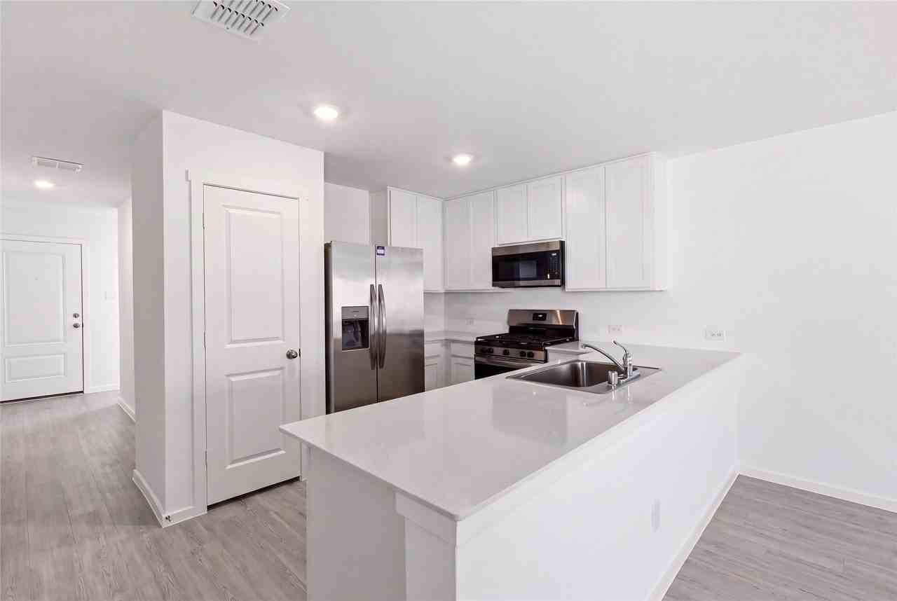 3181 Campeiro Ave - Photo 3 of 15