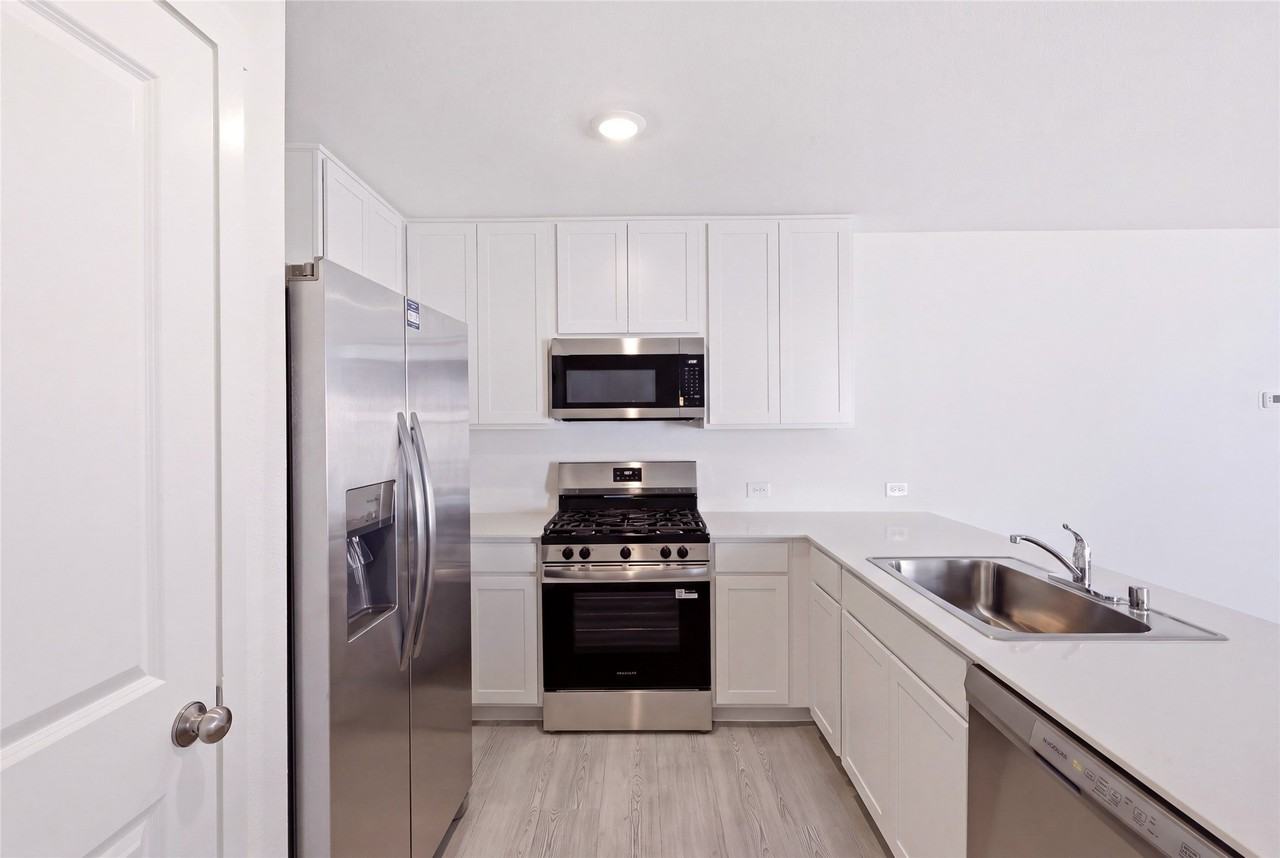 3181 Campeiro Ave - Photo 4 of 15