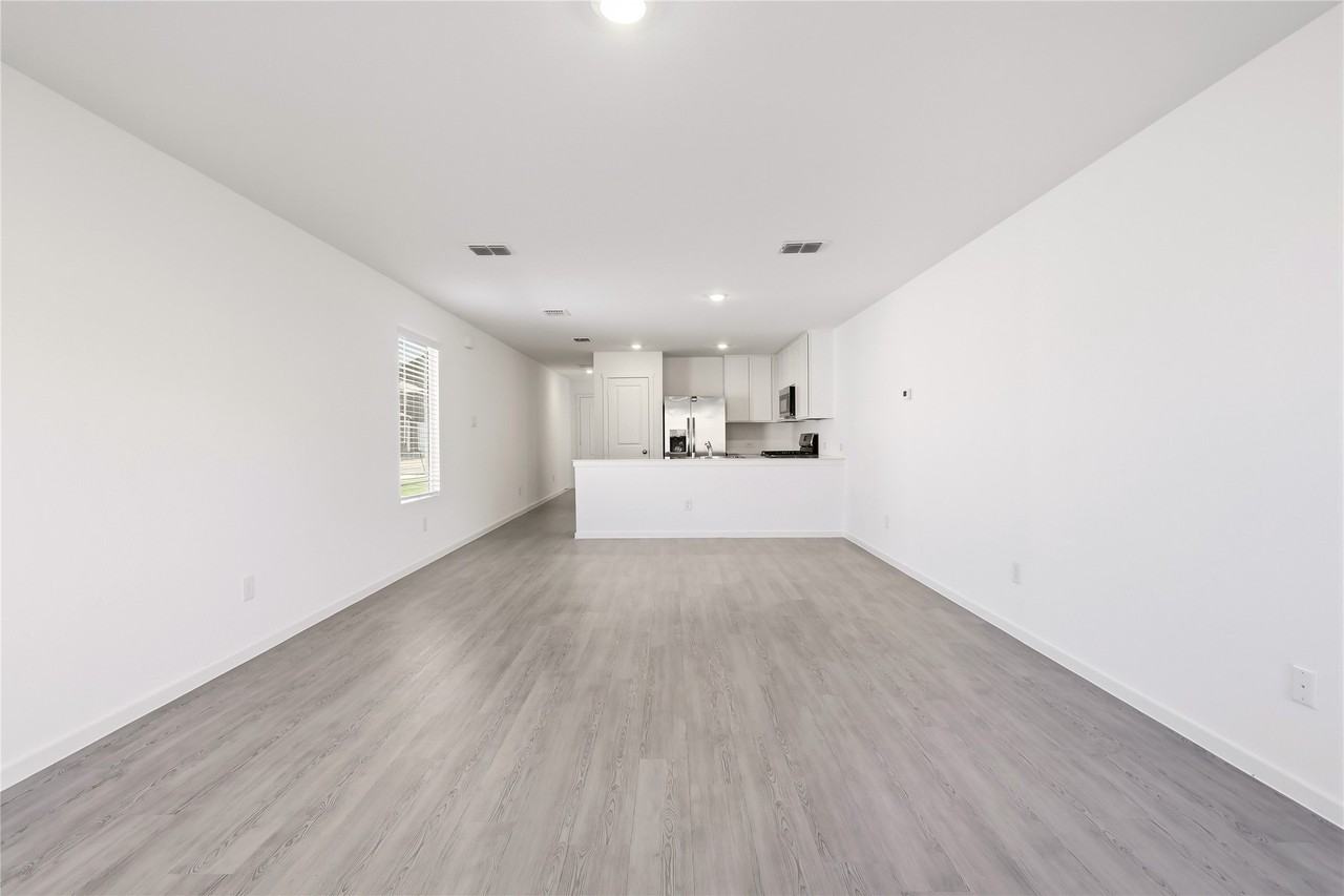 3181 Campeiro Ave - Photo 5 of 15