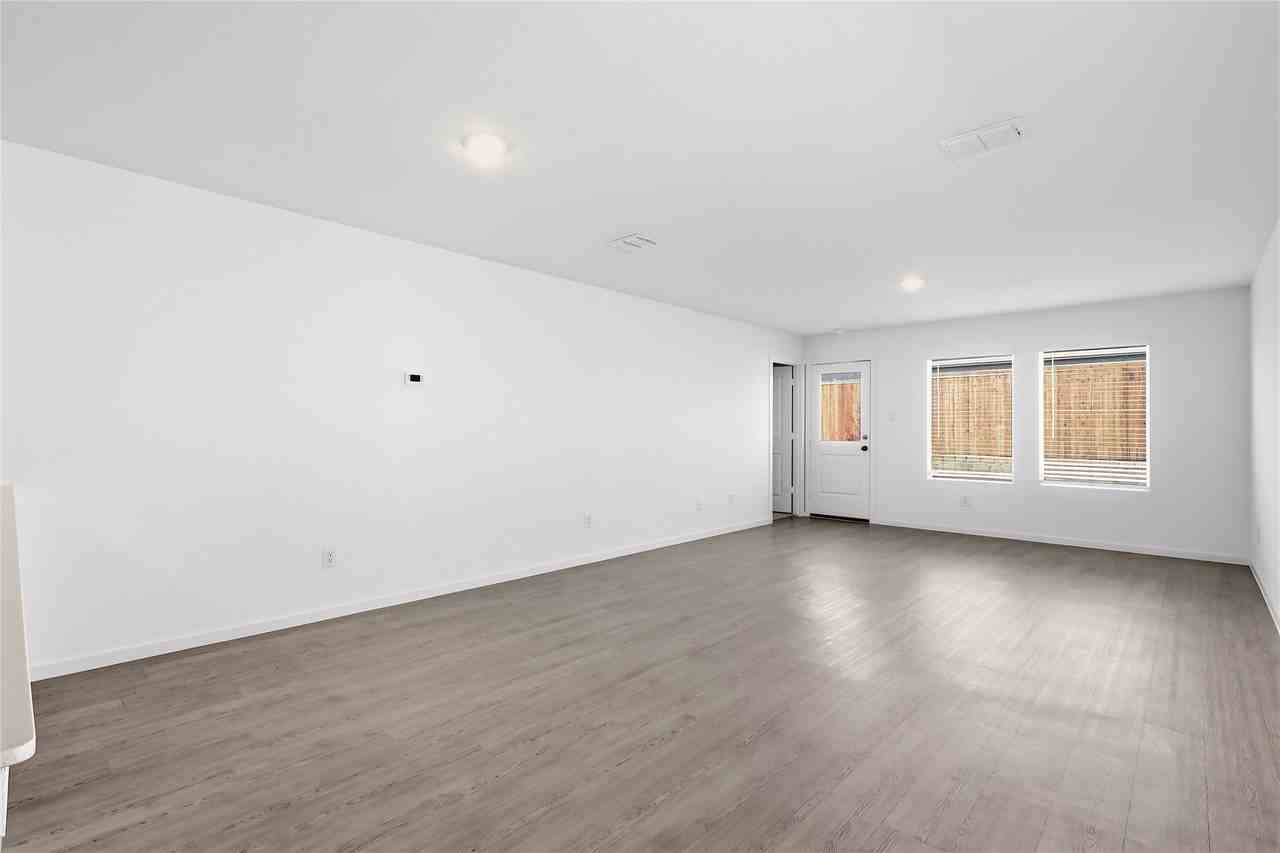 3181 Campeiro Ave - Photo 6 of 15