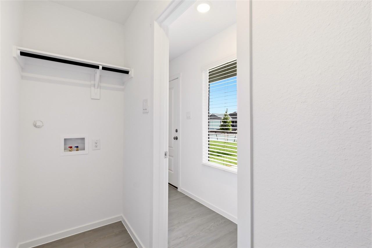 3181 Campeiro Ave - Photo 7 of 15