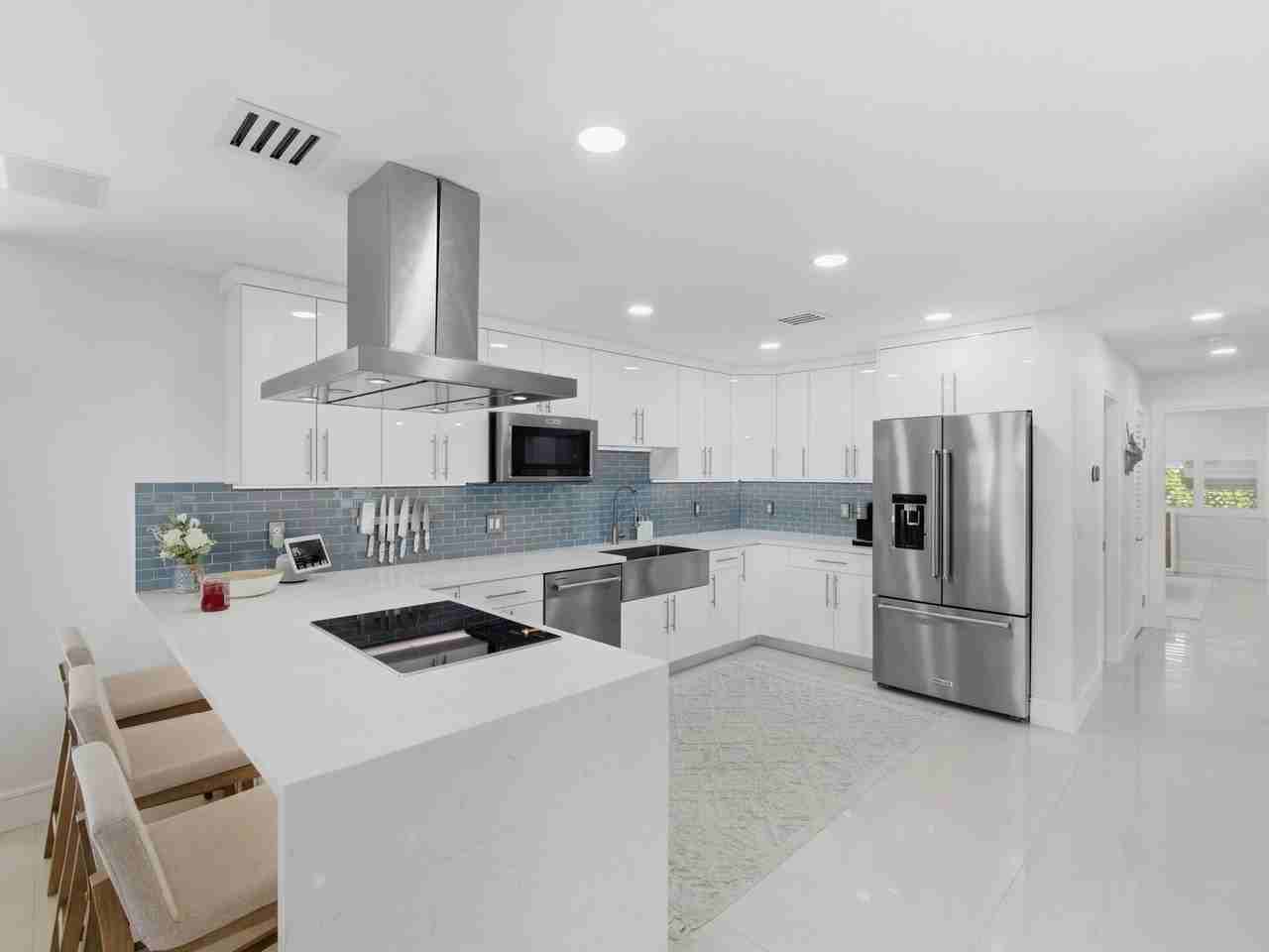 Ne 3rd Ave - Photo 3 of 8