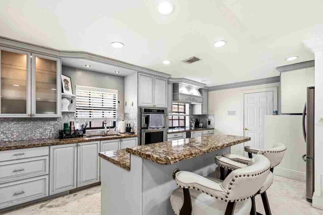 Deerhurst Crescent Cir - Photo 7 of 8