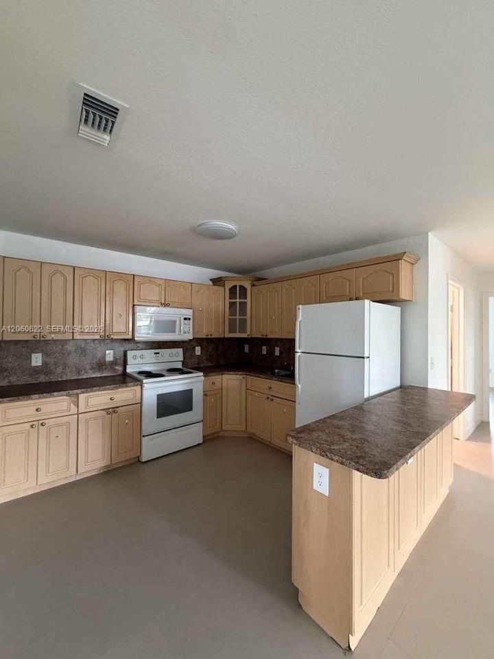 10505 Sw 172nd St - Photo 2 of 8