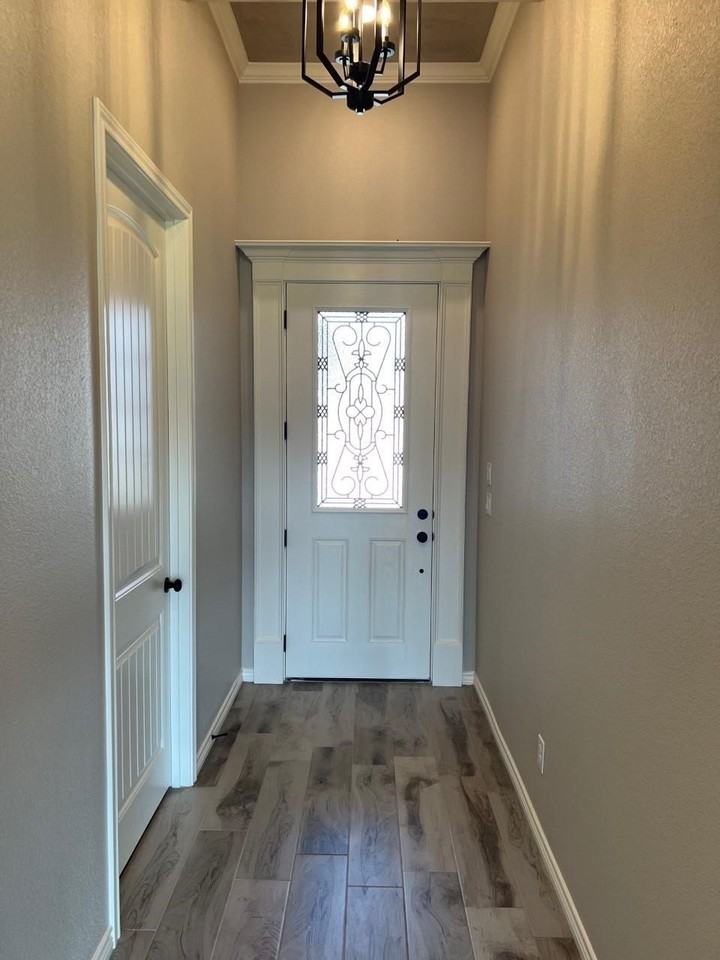 173 Crenshaw Ct - Photo 2 of 24