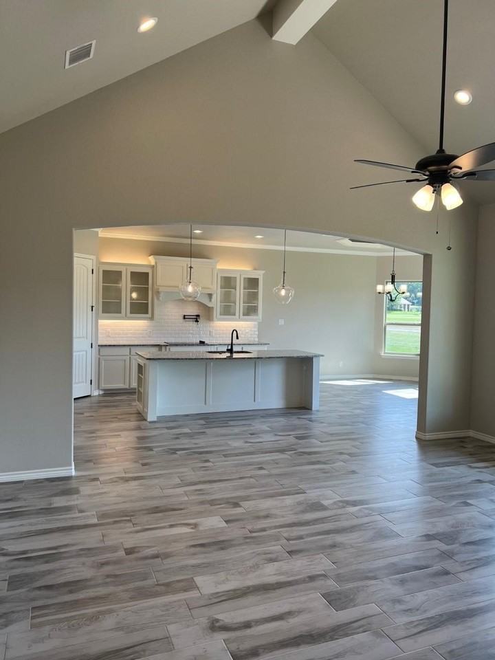 173 Crenshaw Ct - Photo 4 of 24