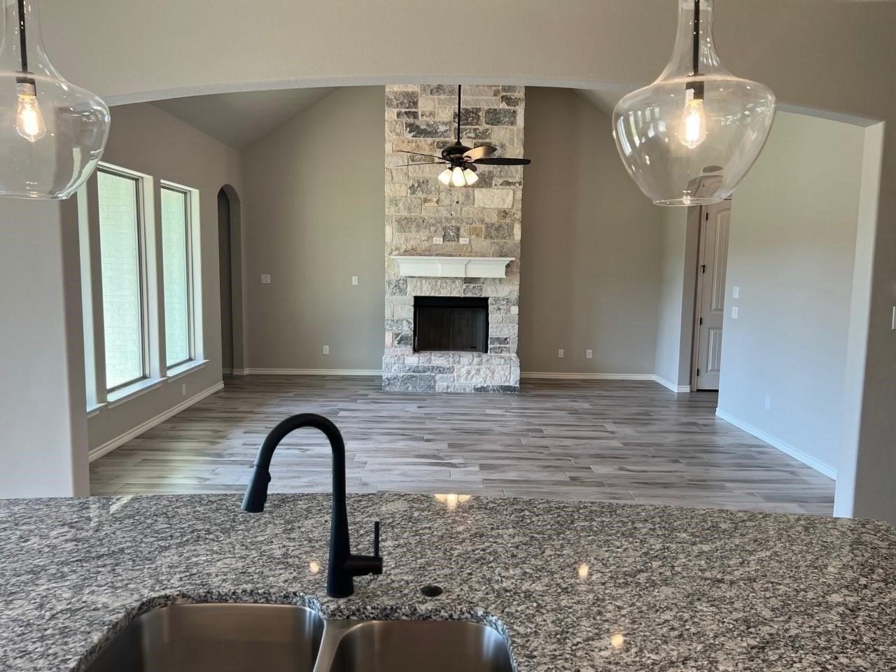 173 Crenshaw Ct - Photo 7 of 24