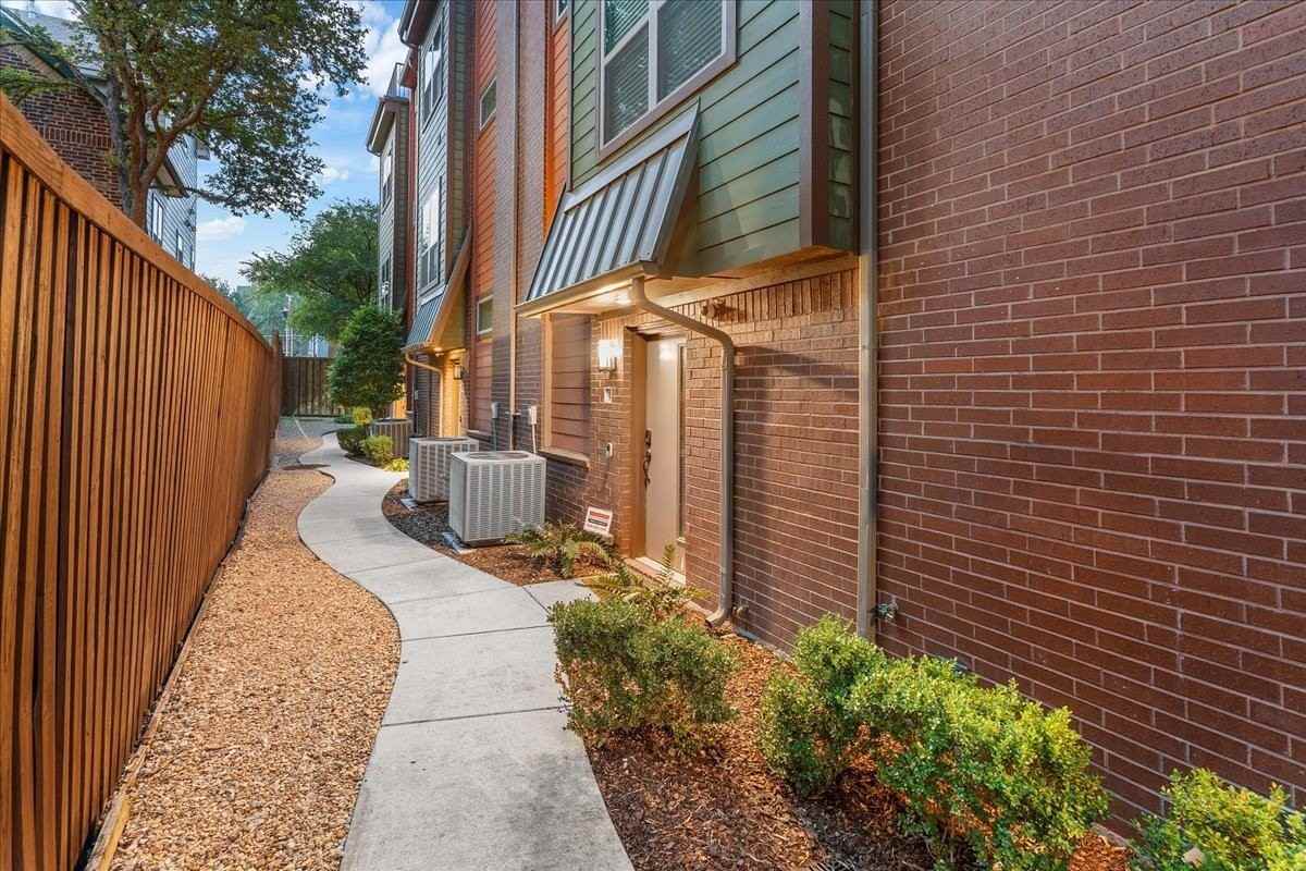 5875 Ross Ave #4 - Photo 3 of 34