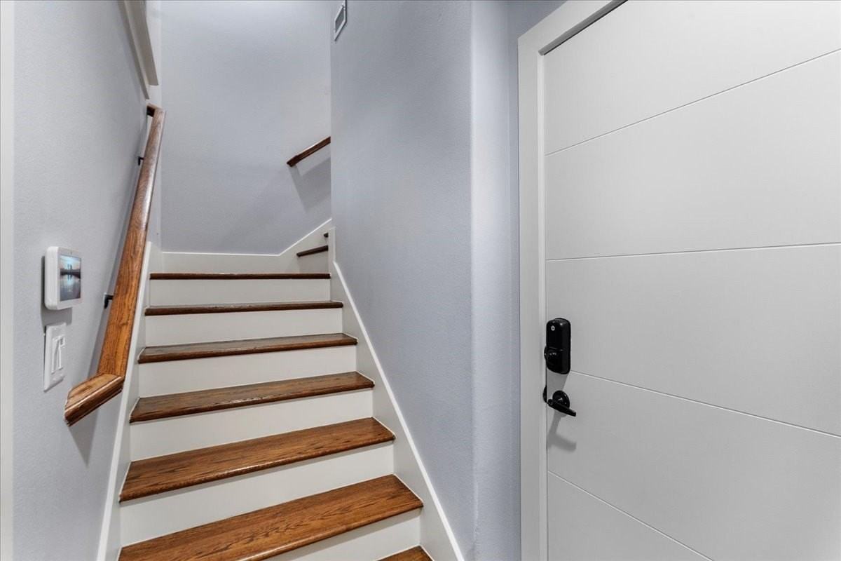 5875 Ross Ave #4 - Photo 4 of 34
