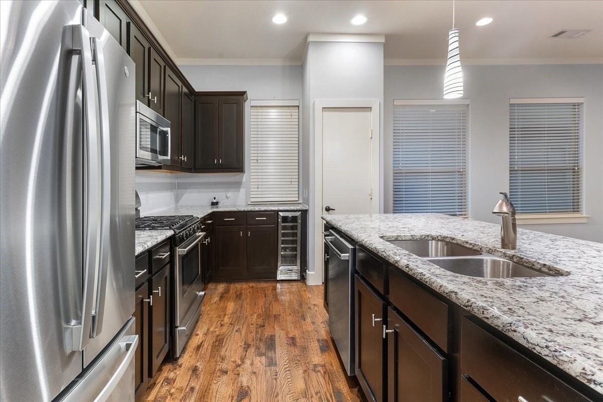 5875 Ross Ave #4 - Photo 7 of 34