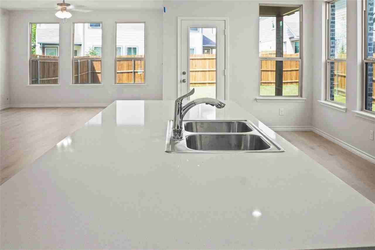 406 Saddle Ln - Photo 6 of 31