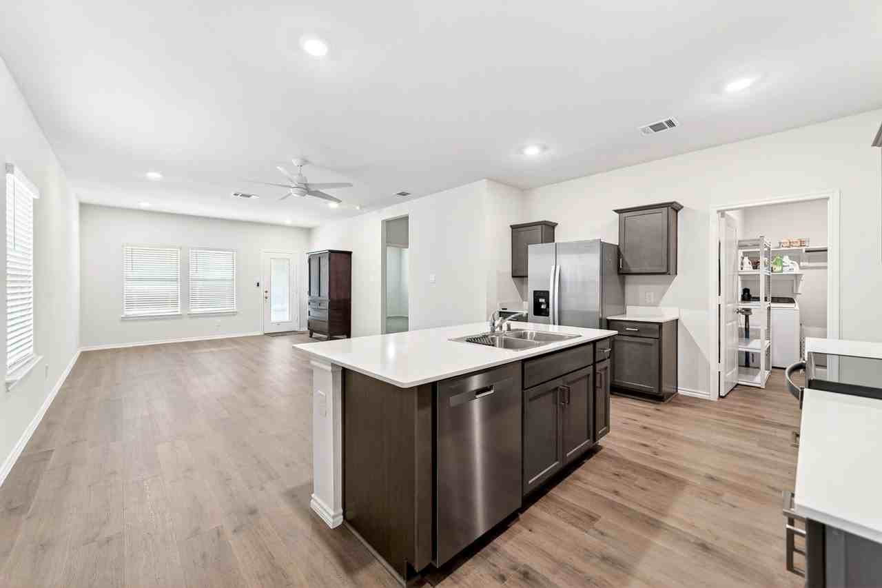 908 Hay Loft Ln - Photo 5 of 40