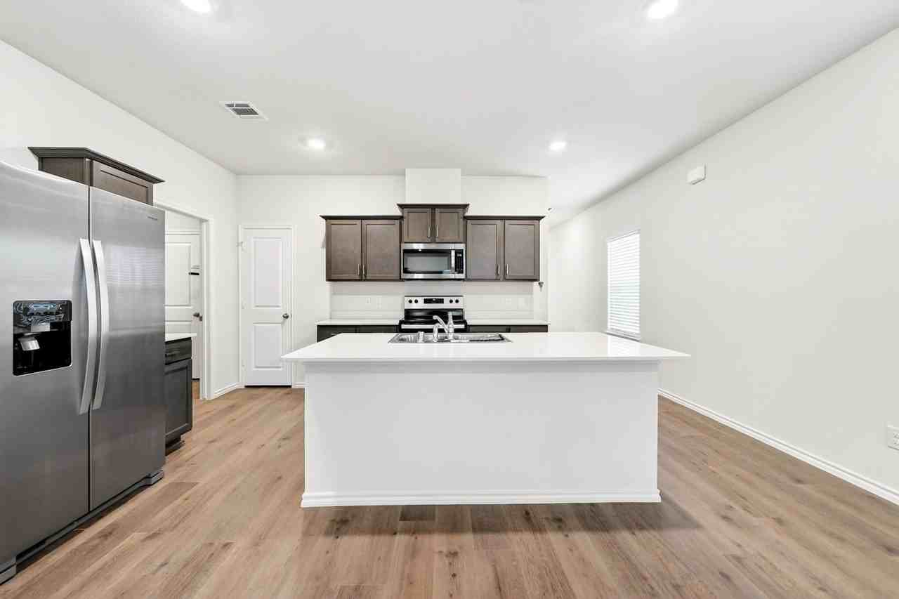 908 Hay Loft Ln - Photo 7 of 40