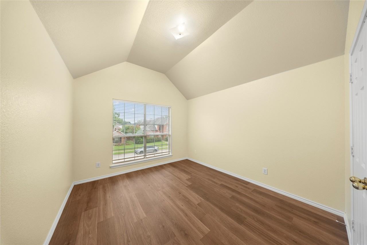2808 Barksdale Dr - Photo 5 of 39