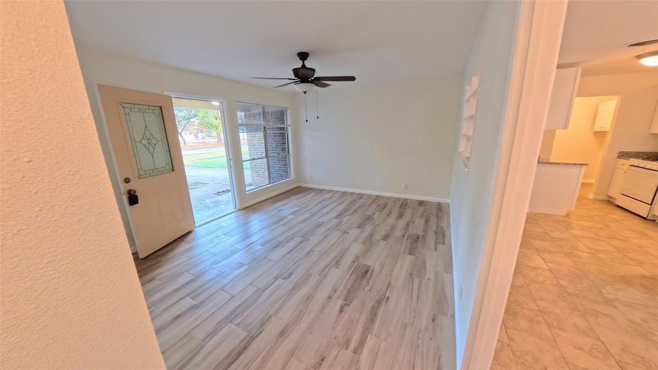 617 E Tyler St - Photo 2 of 21