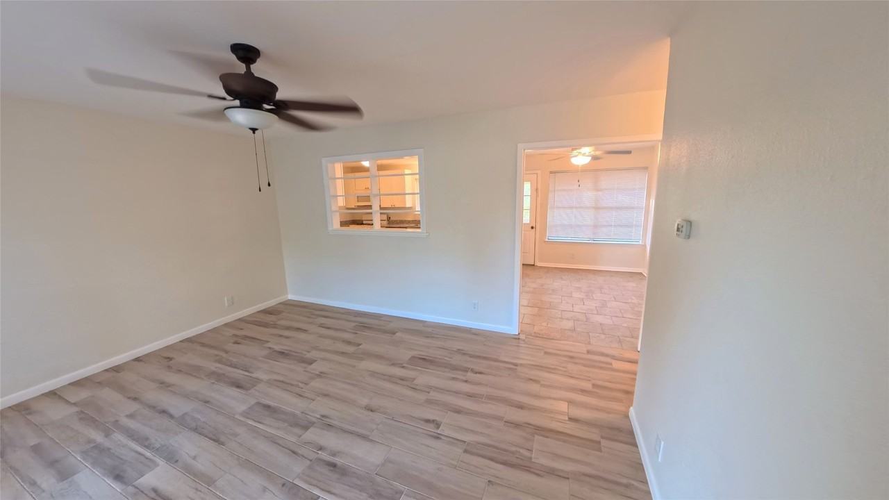 617 E Tyler St - Photo 3 of 21