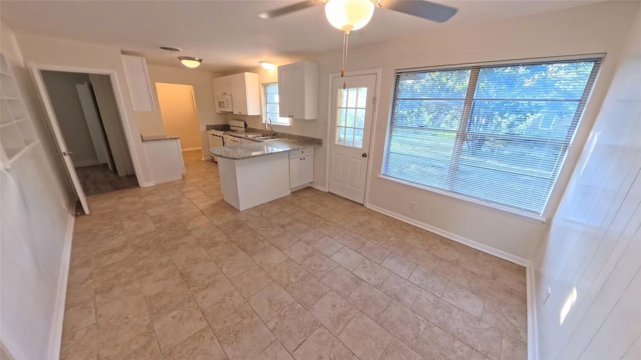 617 E Tyler St - Photo 4 of 21