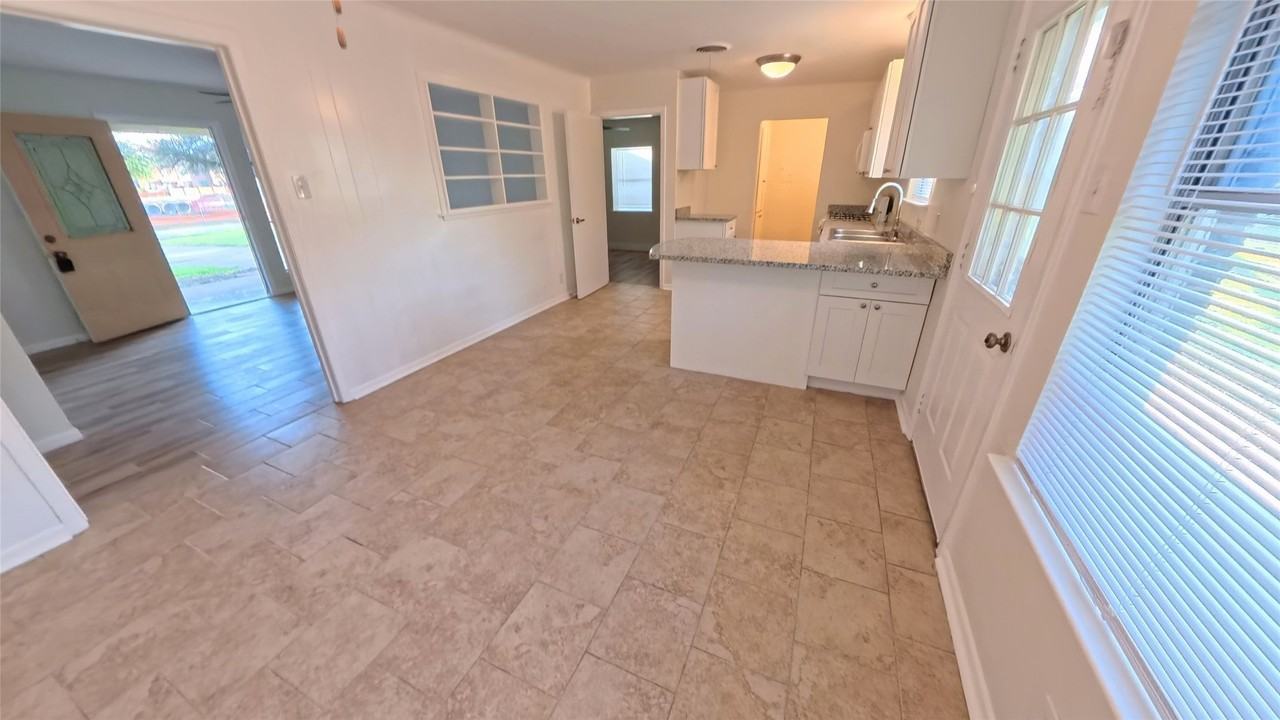 617 E Tyler St - Photo 7 of 21