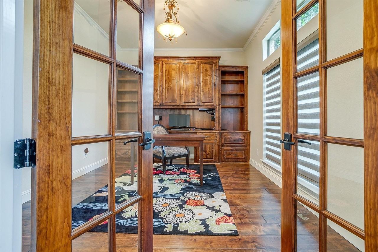 203 Augusta Ct - Photo 5 of 31