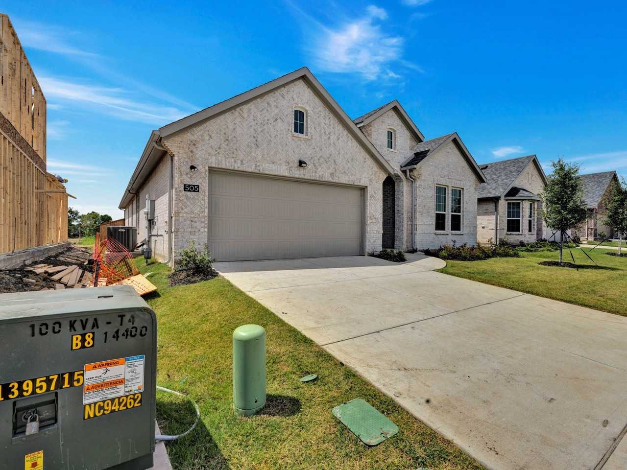 603 Parrino Pkwy - Photo 3 of 32