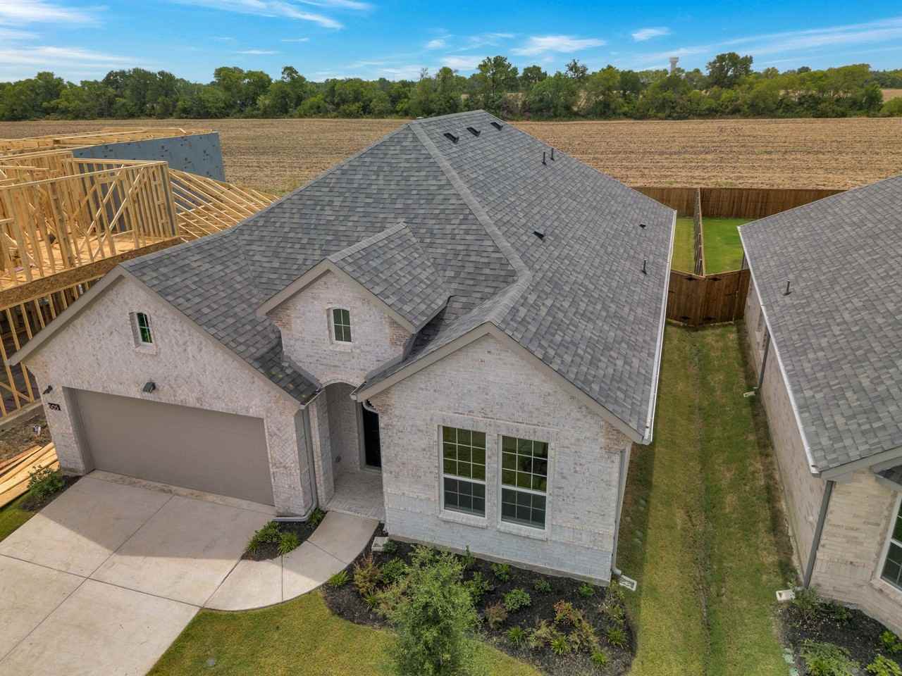 603 Parrino Pkwy - Photo 4 of 32