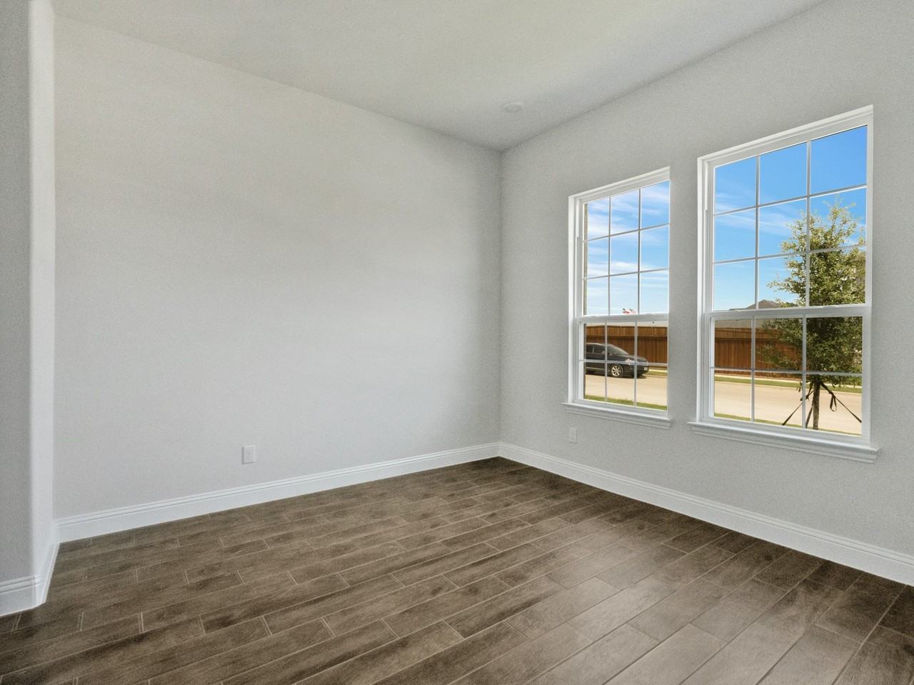 603 Parrino Pkwy - Photo 5 of 32