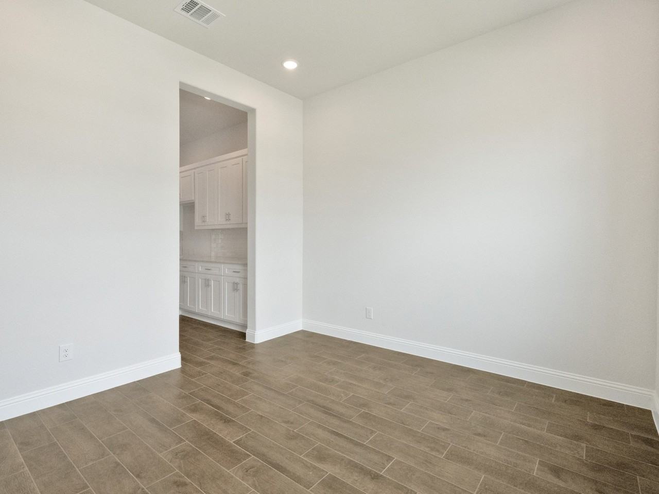 603 Parrino Pkwy - Photo 6 of 32