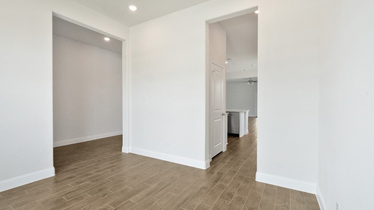 603 Parrino Pkwy - Photo 7 of 32