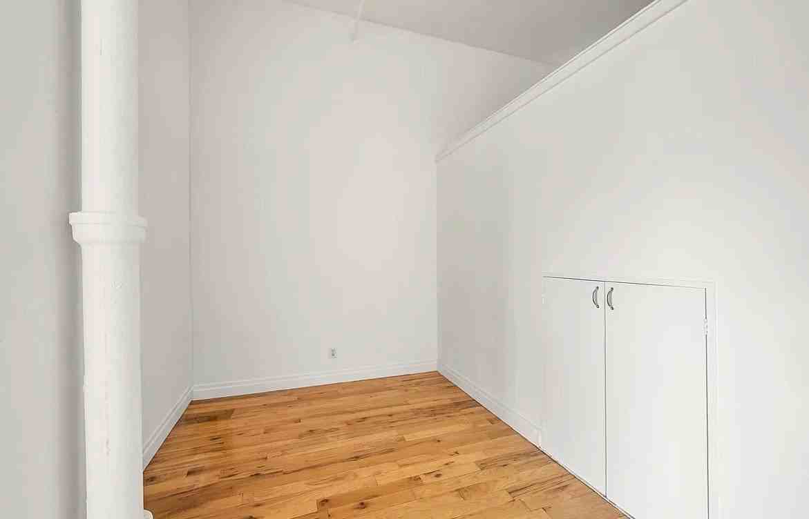 689 Myrtle Ave #4F - Photo 5 of 9