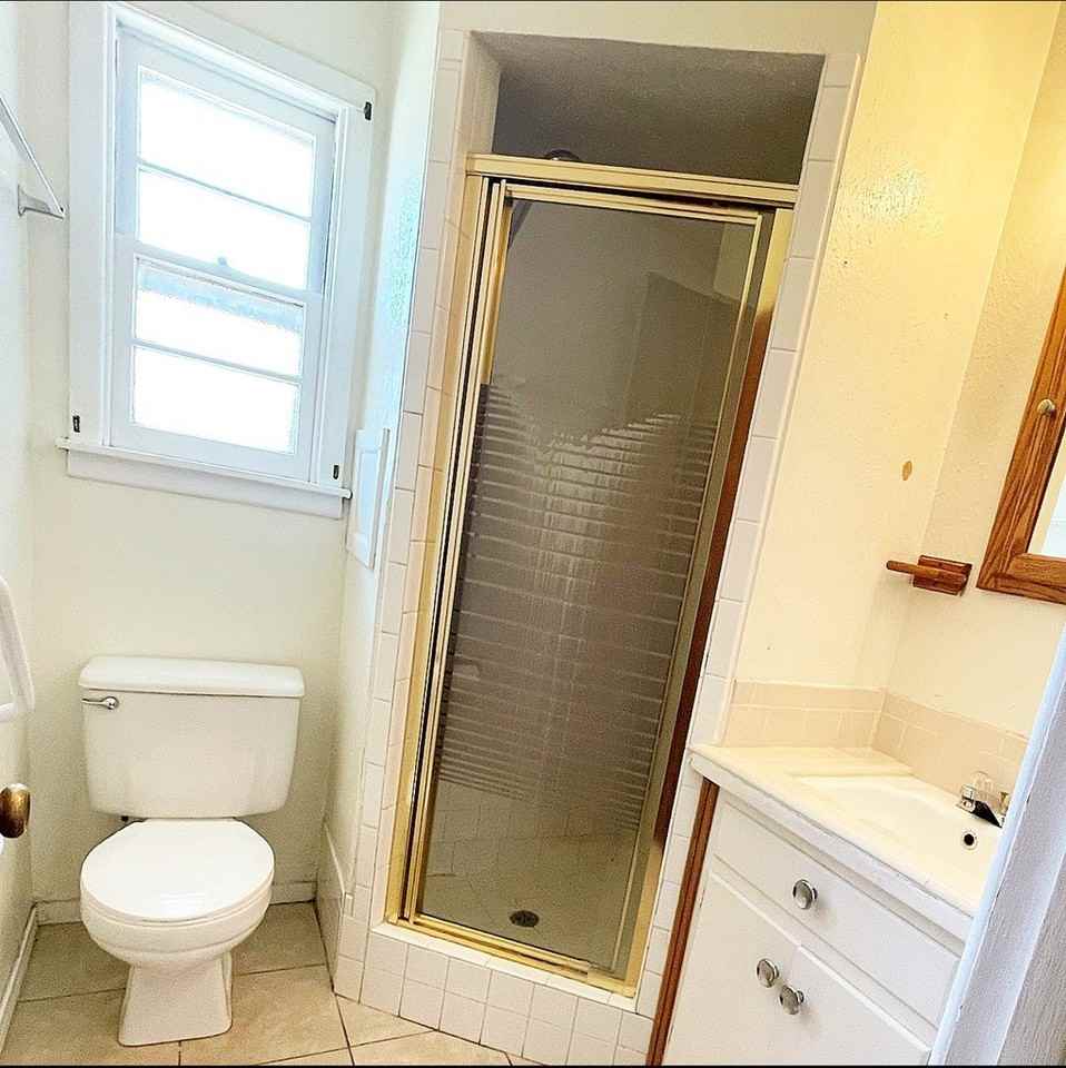 1515 E 12th St - Photo 7 of 15