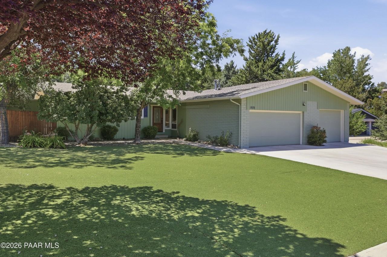 1978 Catalpa Cir - Photo 3 of 30