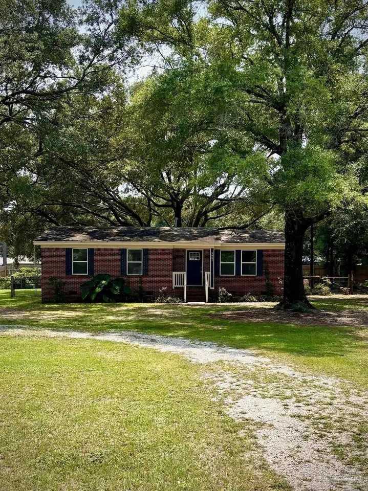 5837 Berryhill Rd - Photo 2 of 26