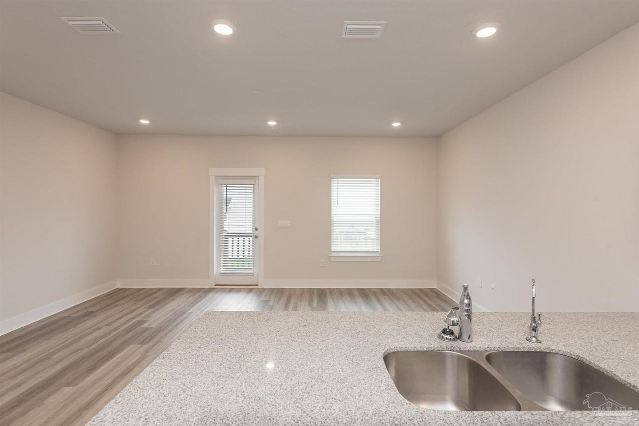 9532 Nature Creek Cir - Photo 4 of 33