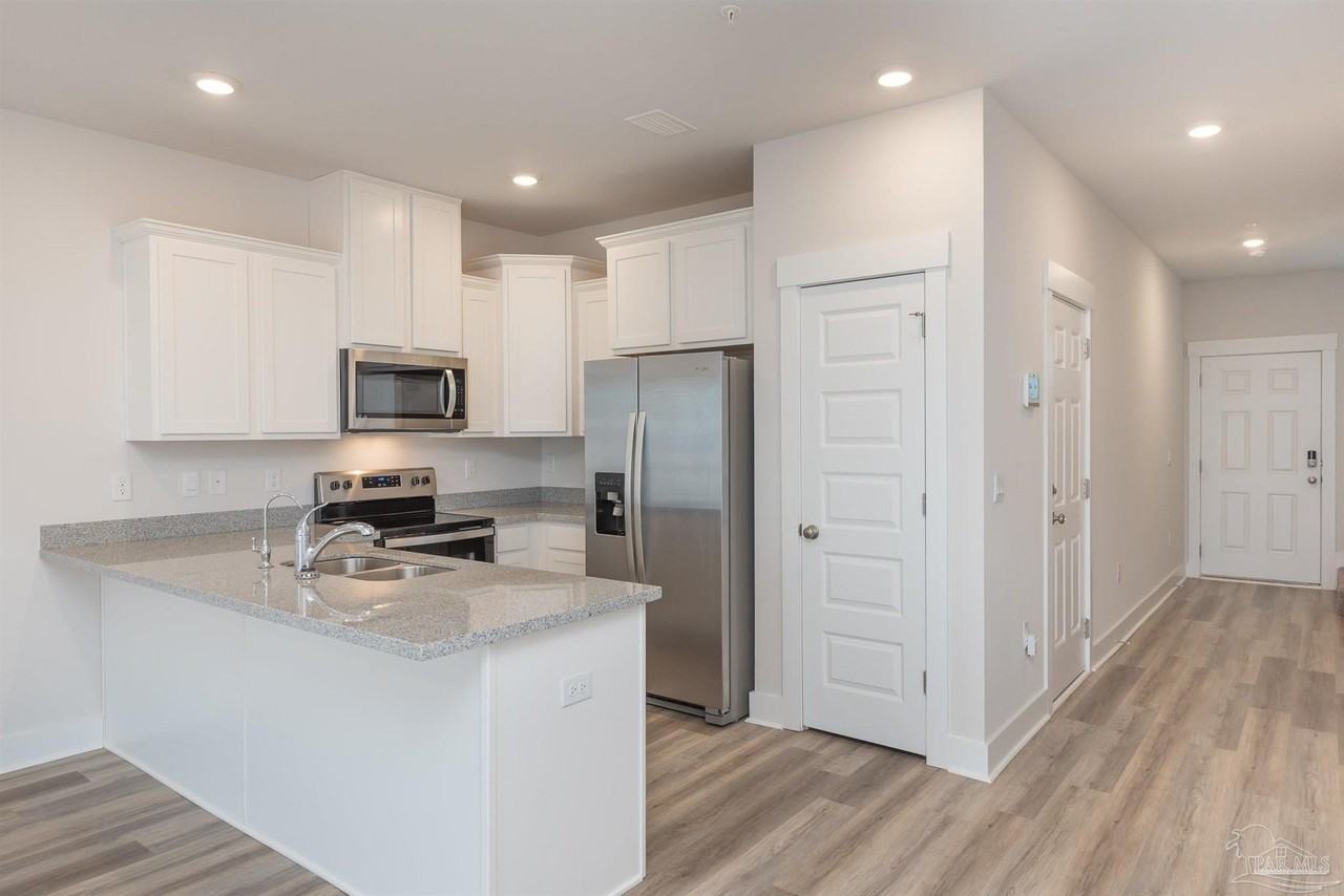 9532 Nature Creek Cir - Photo 5 of 33
