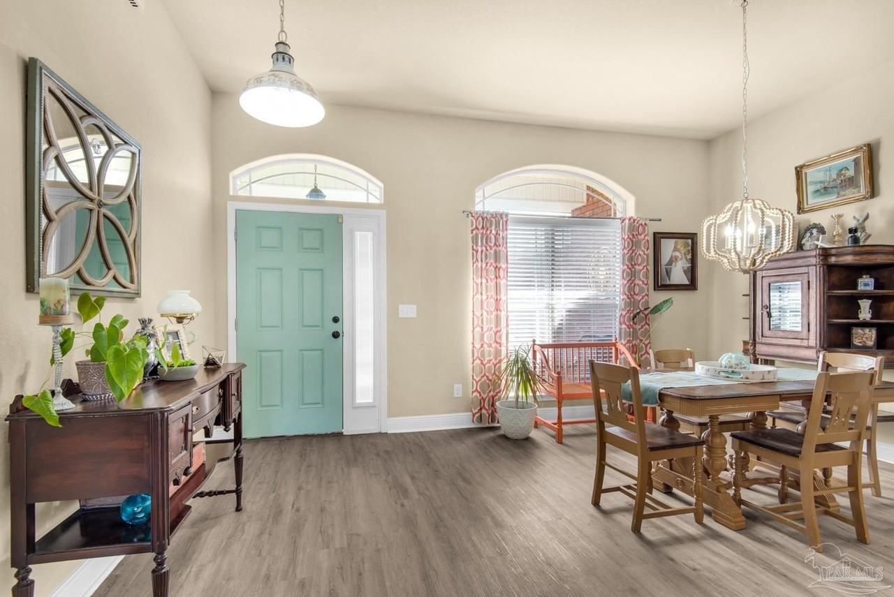 6165 Winchester Cir - Photo 3 of 33