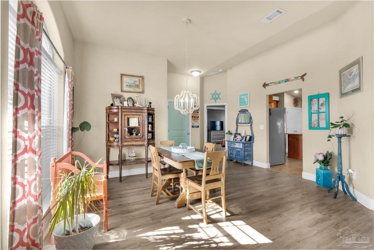 6165 Winchester Cir - Photo 4 of 33