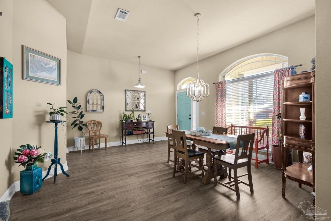 6165 Winchester Cir - Photo 5 of 33